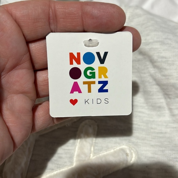 Novogratz kids 5/6 oatmeal sweatshirt 3D snowflake emblem ruffled hemline nwot - Picture 5 of 9